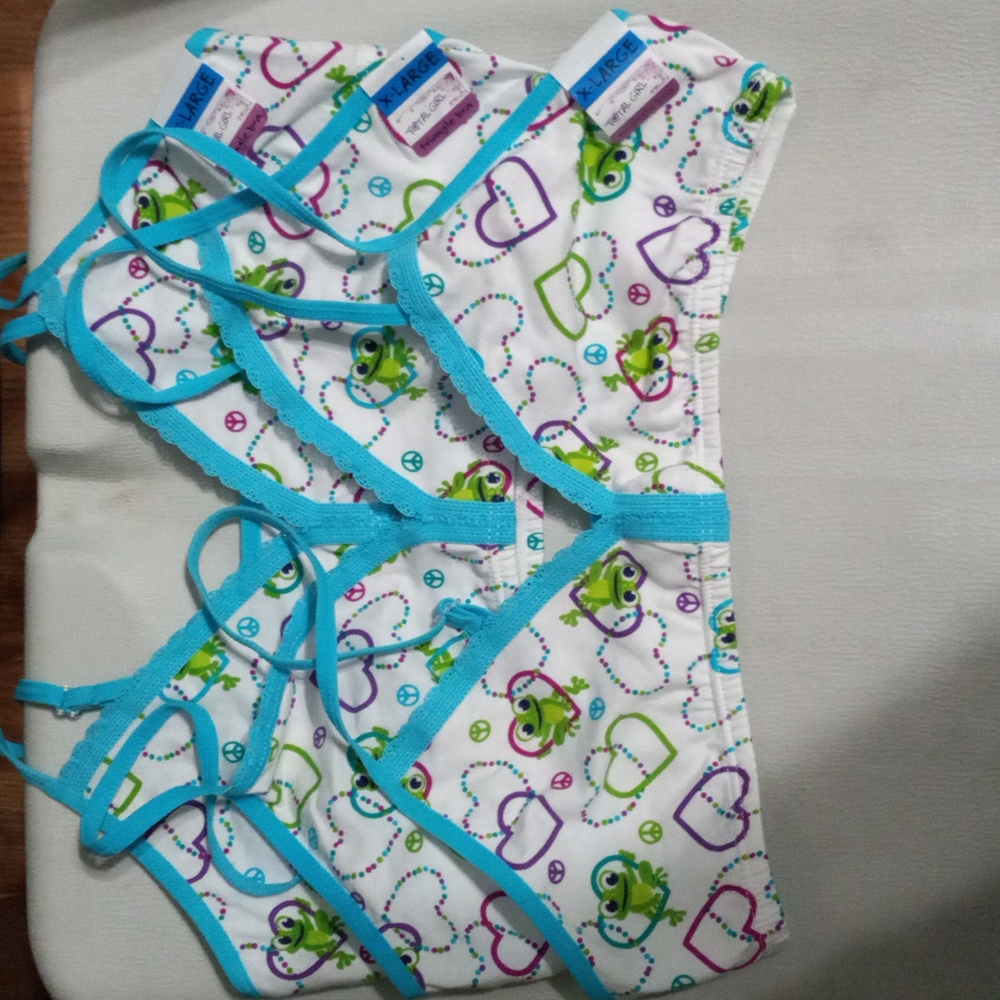 Girls training bra set